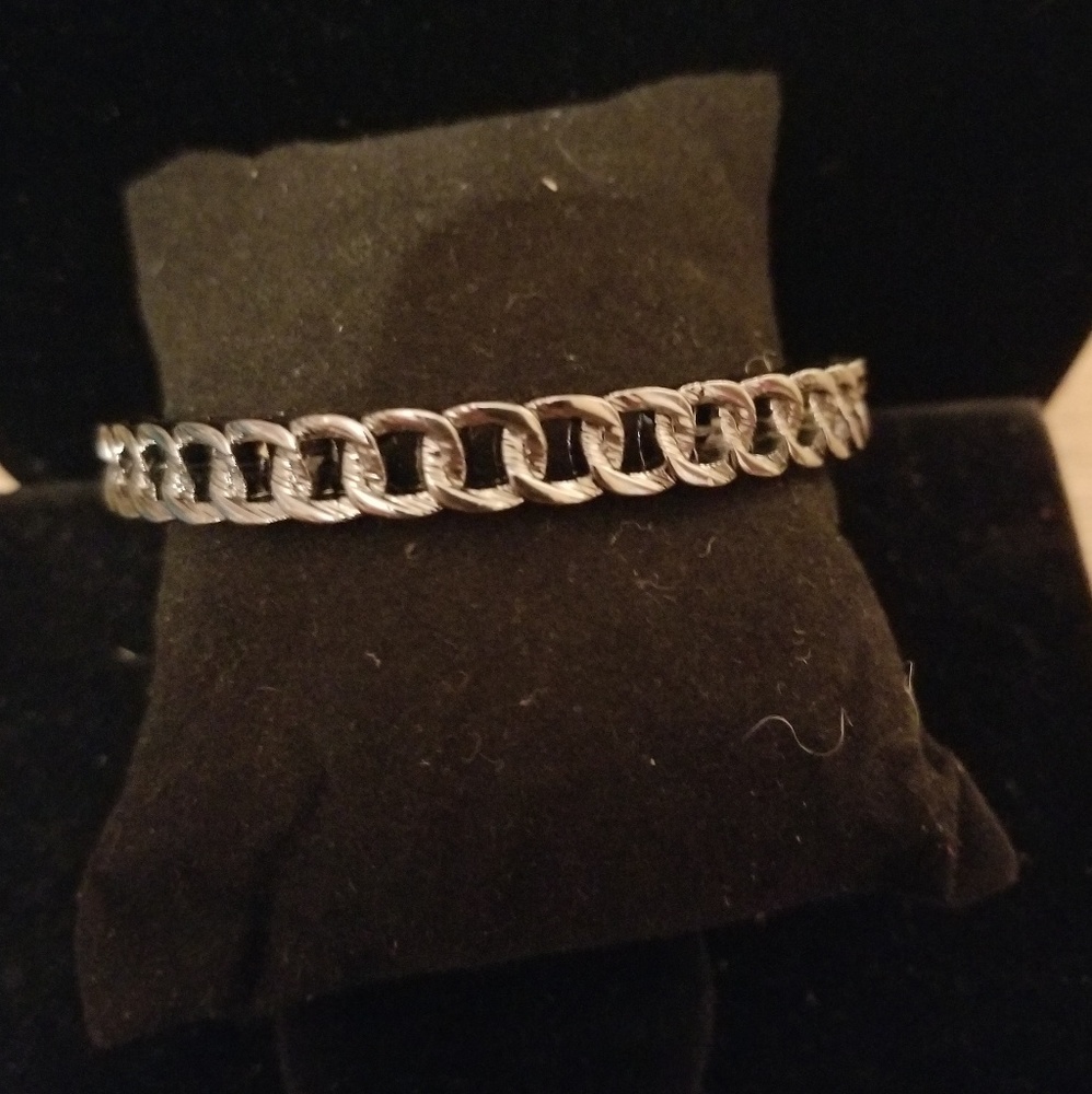 Dark metal chain effect bracelet
